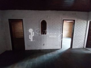 Casa para Alugar com Excelente Localização na Rua Rui Barbosa, 155 – Centro – Sertânia/PE.