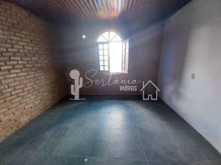 Casa para Alugar com Excelente Localização na Rua Rui Barbosa, 155 – Centro – Sertânia/PE.