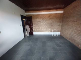 Casa para Alugar com Excelente Localização na Rua Rui Barbosa, 155 – Centro – Sertânia/PE.