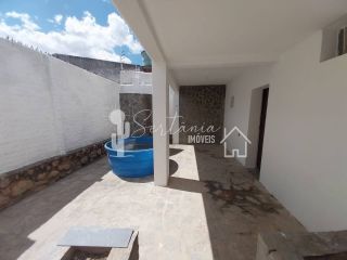 Casa para Alugar com Excelente Localização na Rua Rui Barbosa, 155 – Centro – Sertânia/PE.
