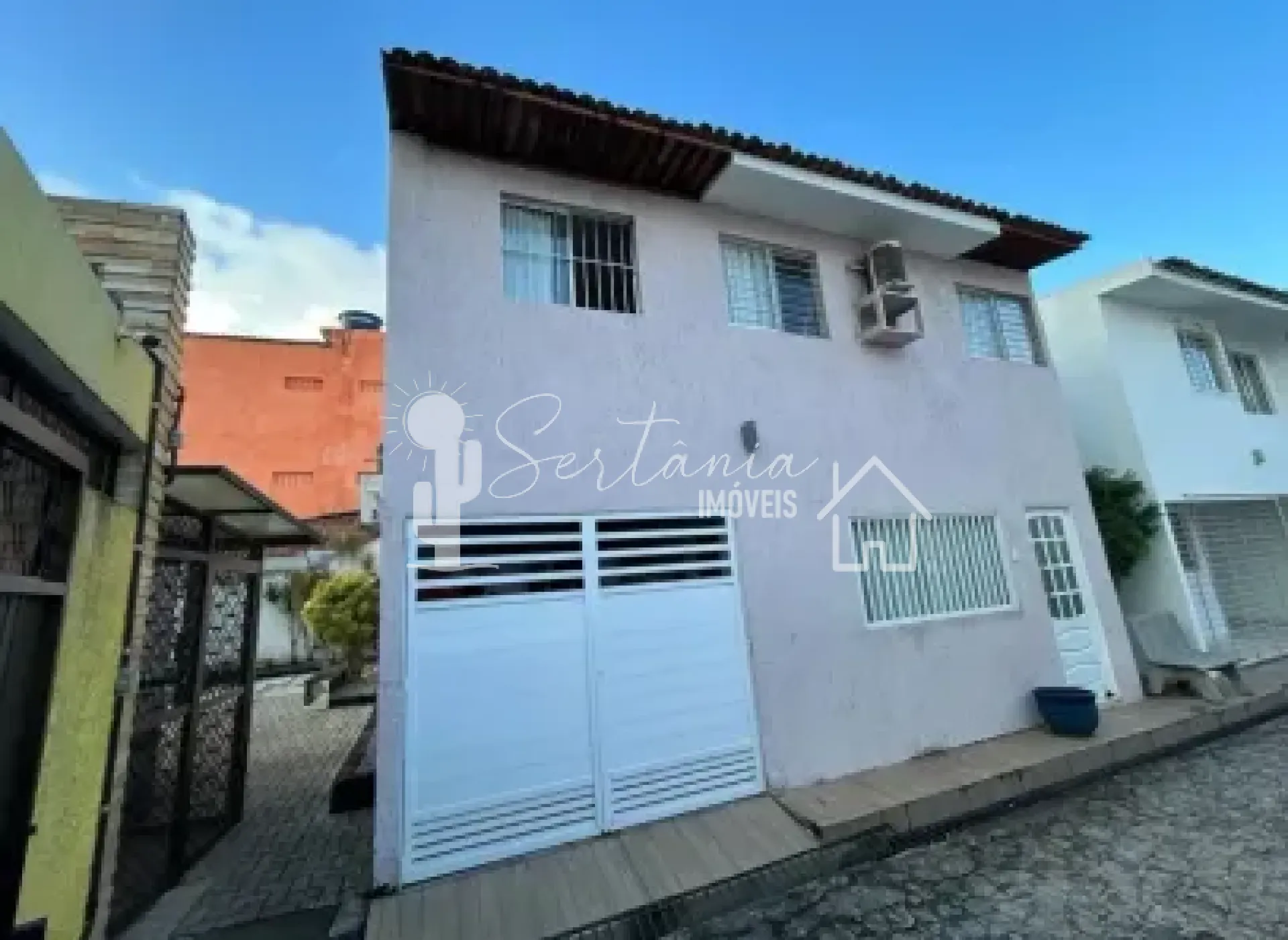 Casa para Venda com Excelente Localização na Avenida Afonso Olindense – Várzea – Recife/PE. Condomínio Elis Regina