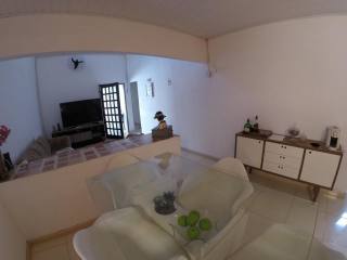 Casa com Piscina na Aruana