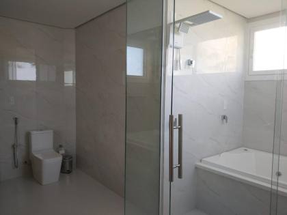 Casa Duplex com Piscina no Cond. Lago Paranoá