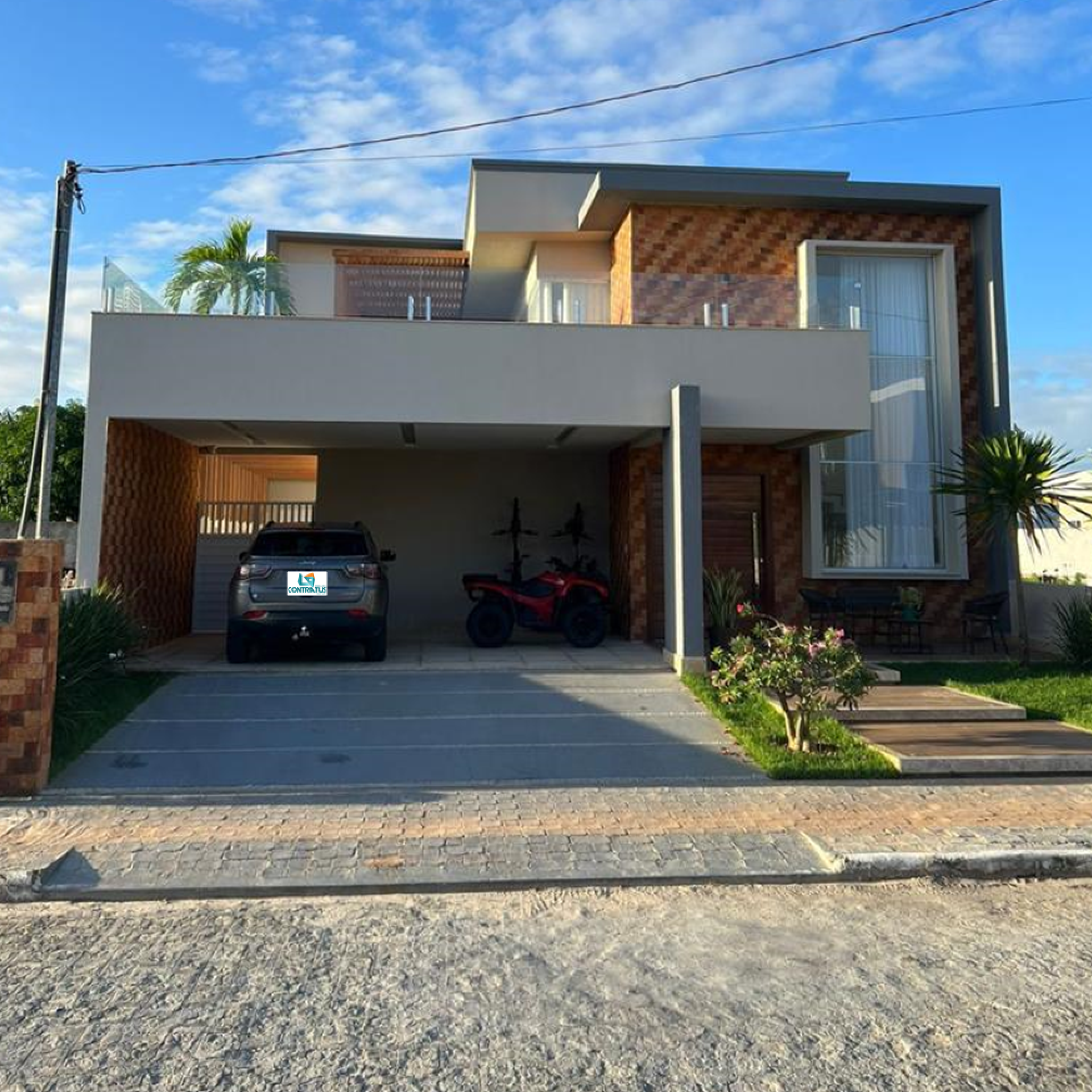 Casa Duplex com Piscina no Condomínio Marta Ferreira
