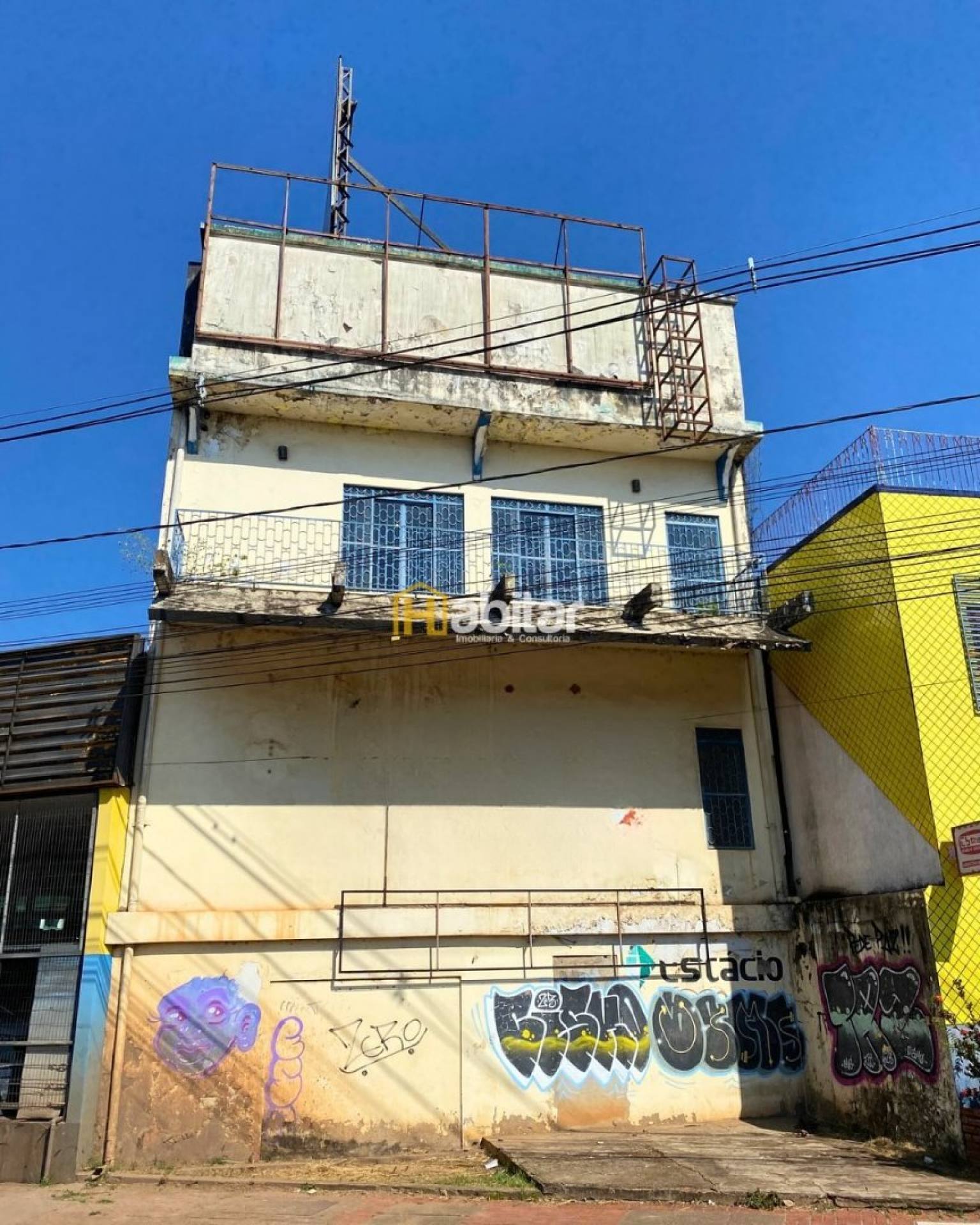 Prédio / Edifício Inteiro Comercial Para Alugar no bairro Em Frente a Sorveteria Pinguim em Rio Branco