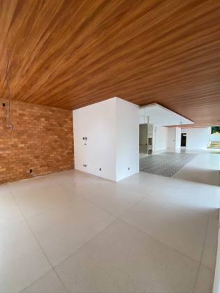 Casa no Condomínio Chácara Ipê Para Vender com 4 suítes em Rio Branco Acre