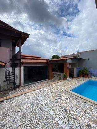 Casa Para Alugar com 4 quartos sendo 2 suítes no bairro São Francisco em Rio Branco