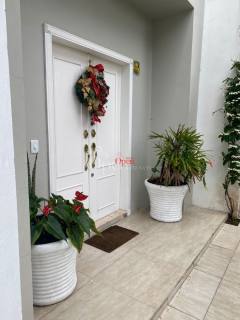 AMPLA CASA A VENDA EM JURERÊ INTERNACIONAL - FLORIANÓPOLIS/SC