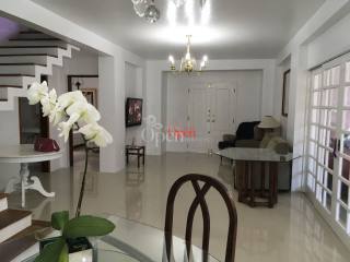 AMPLA CASA A VENDA EM JURERÊ INTERNACIONAL - FLORIANÓPOLIS/SC