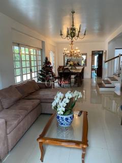 AMPLA CASA A VENDA EM JURERÊ INTERNACIONAL - FLORIANÓPOLIS/SC