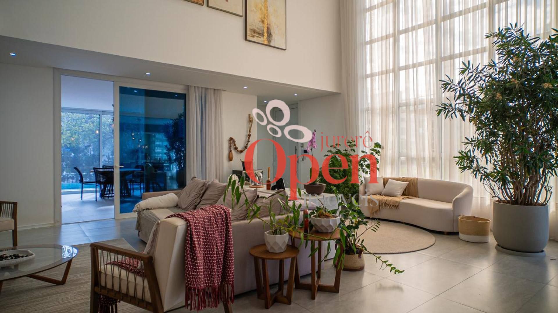 CASA COM 4 SUÍTES  A VENDA EM JURERÊ - FLORIANÓPOLIS/SC