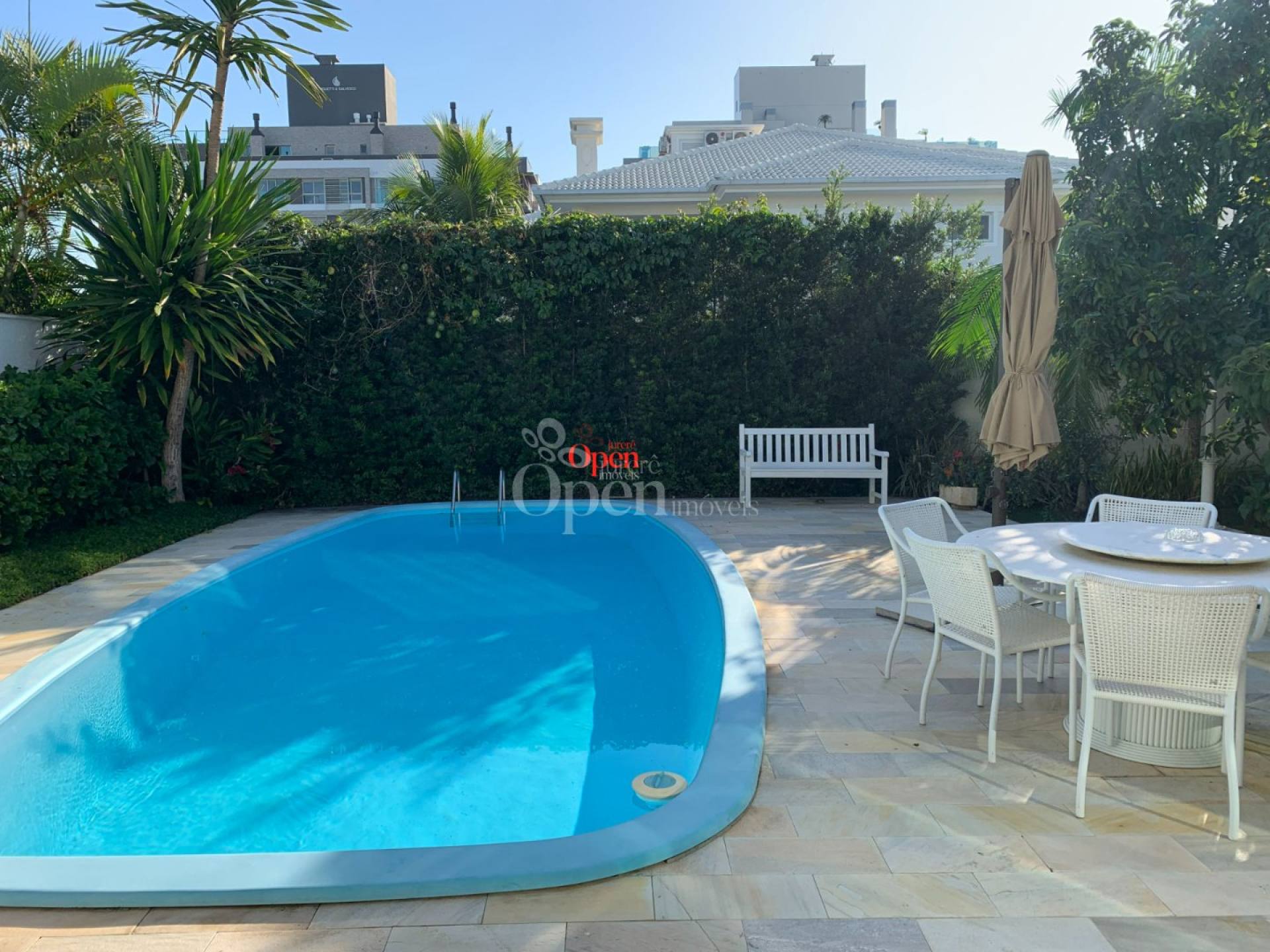 CASA 4 QUARTOS EM JURERE INTERNACIONAL-FLORIANÓPOLIS/SC