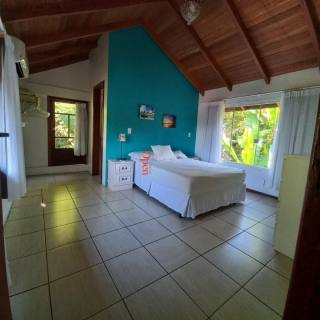 CASA À 100METROS DA PRAIA DE JURERÊ INTERNACIONAL