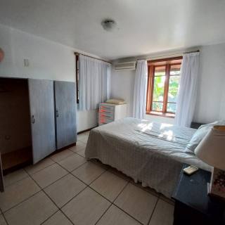 CASA À 100METROS DA PRAIA DE JURERÊ INTERNACIONAL