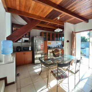 CASA À 100METROS DA PRAIA DE JURERÊ INTERNACIONAL