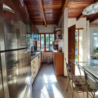 CASA À 100METROS DA PRAIA DE JURERÊ INTERNACIONAL