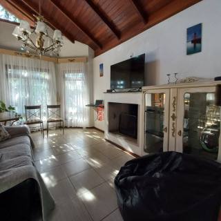 CASA À 100METROS DA PRAIA DE JURERÊ INTERNACIONAL