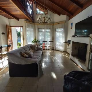 CASA À 100METROS DA PRAIA DE JURERÊ INTERNACIONAL