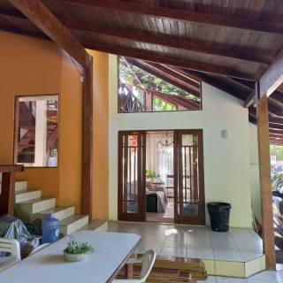 CASA À 100METROS DA PRAIA DE JURERÊ INTERNACIONAL