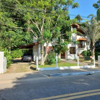 CASA À 100METROS DA PRAIA DE JURERÊ INTERNACIONAL