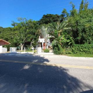 CASA À 100METROS DA PRAIA DE JURERÊ INTERNACIONAL