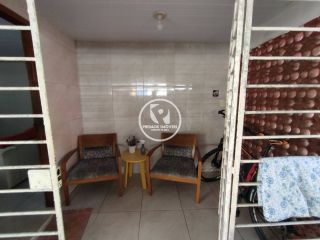 Vende excelente casa com 3 quartos em frente a estação de Tejipió