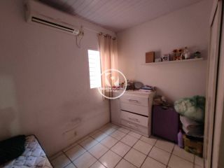 Vende excelente casa com 3 quartos em frente a estação de Tejipió