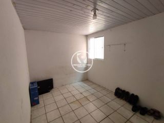 Vende excelente casa com 3 quartos em frente a estação de Tejipió