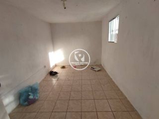 Vende excelente casa com 3 quartos em frente a estação de Tejipió