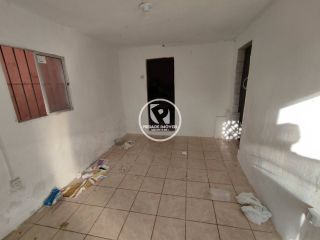 Vende excelente casa com 3 quartos em frente a estação de Tejipió