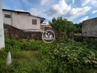 Vende excelente casa com 3 quartos em frente a estação de Tejipió