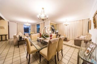 Casa para vender com 12 quartos, sendo 7 suítes, com 408m² no bairro Piedade