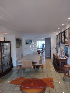 Apartamento para vender com 04quartos, varanda bem ventilada, sala para dois ambientes e um lugar bem tranquilo.