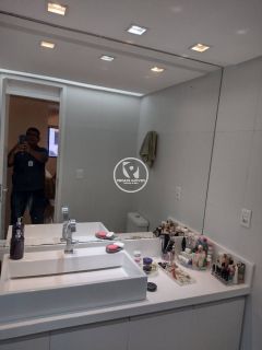 Apartamento para vender com 04quartos, varanda bem ventilada, sala para dois ambientes e um lugar bem tranquilo.