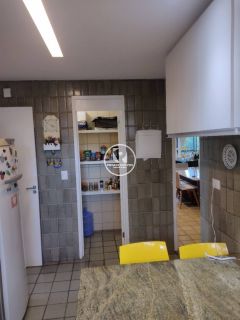 Apartamento para vender com 04quartos, varanda bem ventilada, sala para dois ambientes e um lugar bem tranquilo.