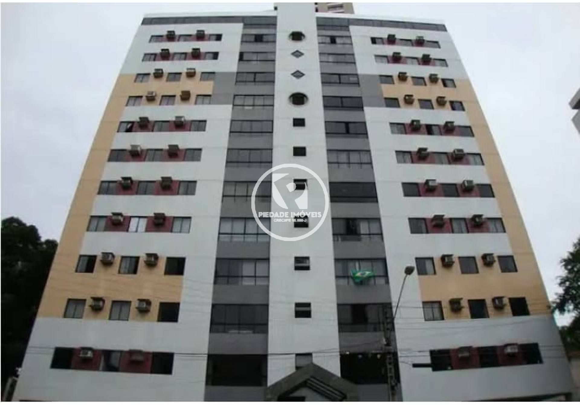 Excelente apartamento para vender no coração do Espinheiro.