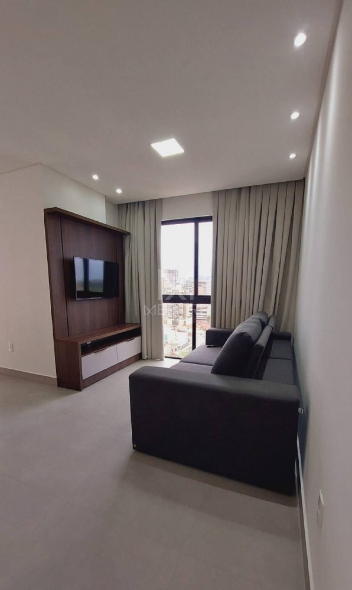 APARTAMENTO 3 SUÍTES MOBILIADO ANDAR ALTO PARA LOCAÇÃO ANUAL NA MEIA PRAIA - REF 124119