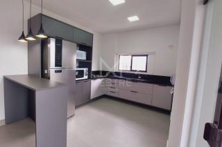 APARTAMENTO 3 SUÍTES MOBILIADO ANDAR ALTO PARA LOCAÇÃO ANUAL NA MEIA PRAIA - REF 124119