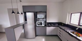 APARTAMENTO 3 SUÍTES MOBILIADO ANDAR ALTO PARA LOCAÇÃO ANUAL NA MEIA PRAIA - REF 124119