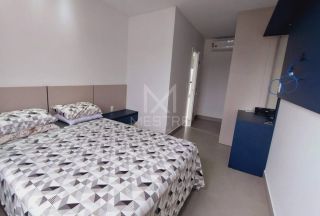 APARTAMENTO 3 SUÍTES MOBILIADO ANDAR ALTO PARA LOCAÇÃO ANUAL NA MEIA PRAIA - REF 124119