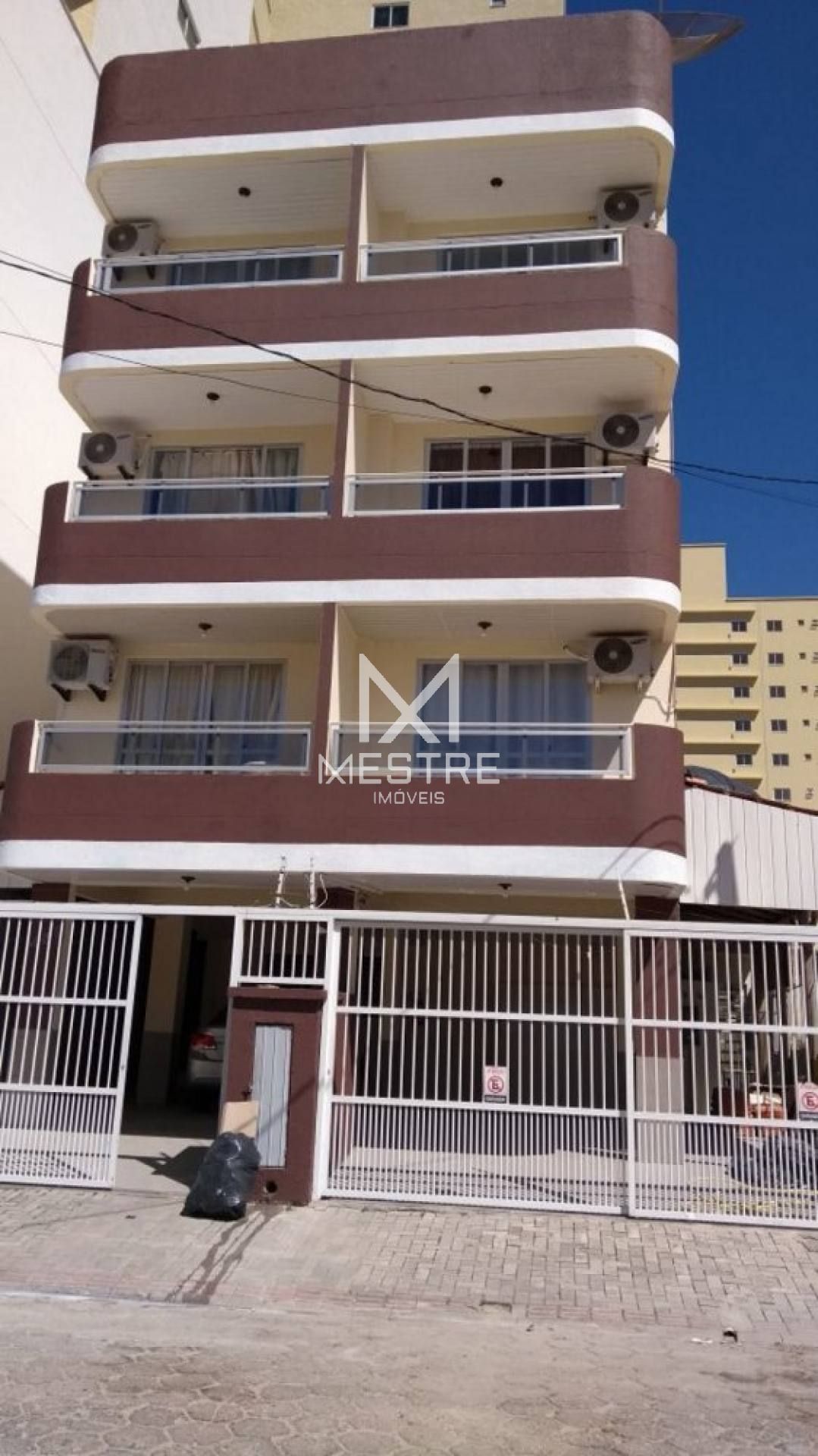 PRÉDIO TODO A VENDA EM MEIA PRAIA