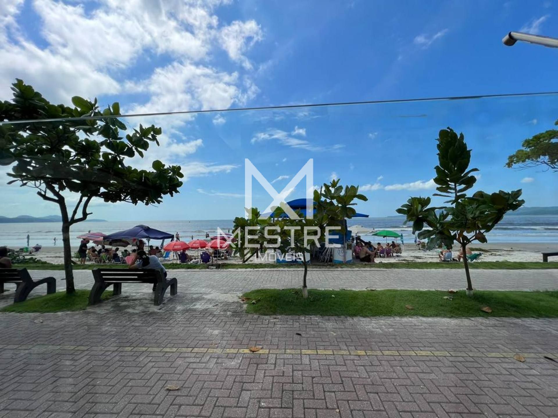 APARTAMENTO FRENTE MAR MOBILIADO NA MEIA PRAIA