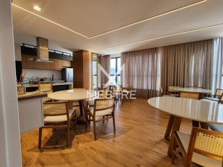 APARTAMENTO DIFERENCIADO COM 03 SUÍTES NA MEIA PRAIA