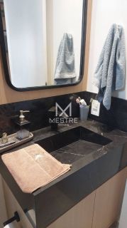 APARTAMENTO DIFERENCIADO COM 03 SUÍTES NA MEIA PRAIA