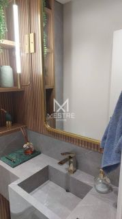 APARTAMENTO DIFERENCIADO COM 03 SUÍTES NA MEIA PRAIA