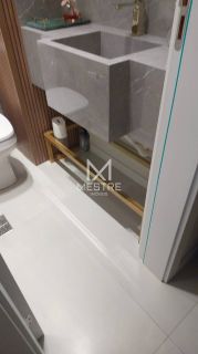 APARTAMENTO DIFERENCIADO COM 03 SUÍTES NA MEIA PRAIA