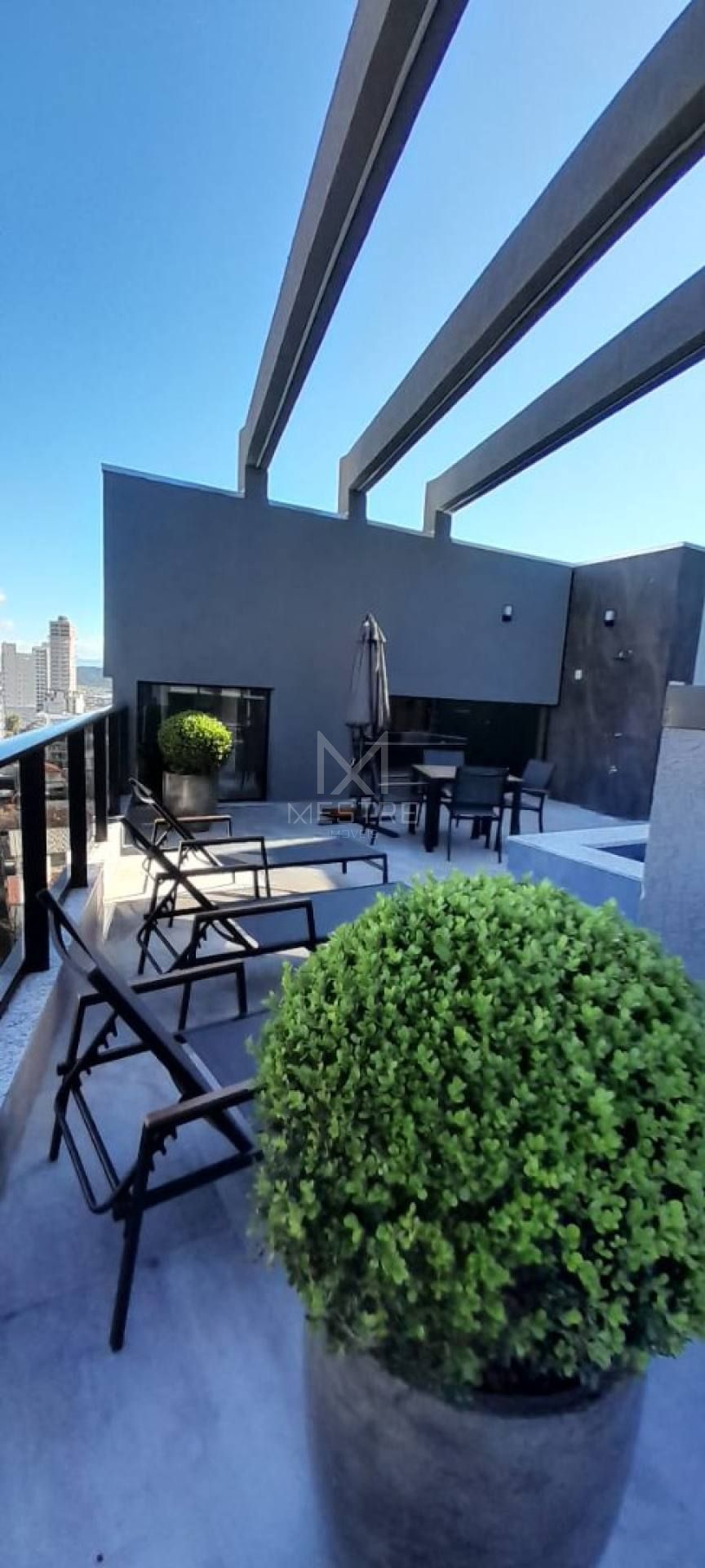 APARTAMENTO DE 2 SUÍTES, 2 VAGAS À POUCOS METROS DA PRAIA! REF.: 170622