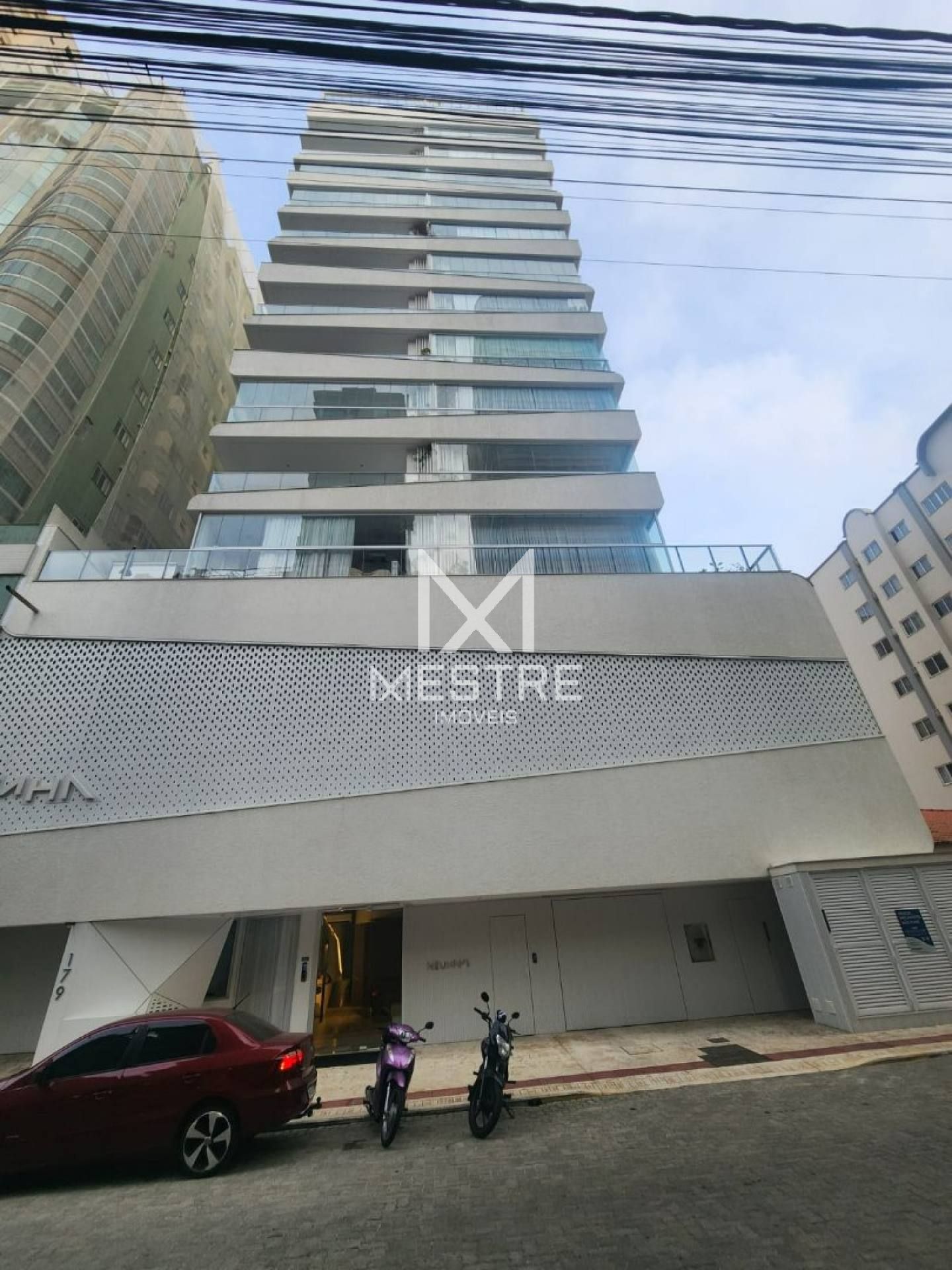 APARTAMENTO QUADRA MAR FINAMENTE MOBILIADO À VENDA NA MEIA PRAIA