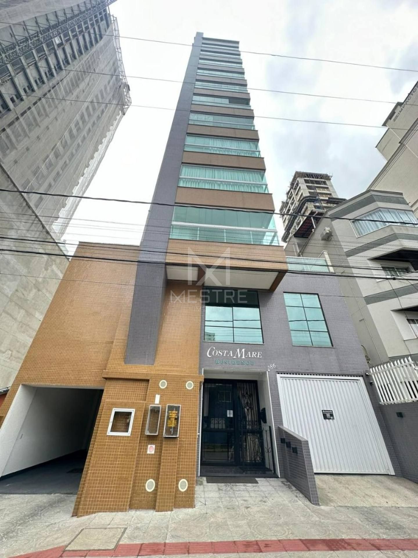 03 SUÍTES QUADRA MAR NO ED. COSTA MARE LOCALIZADO NA MEIA PRAIA