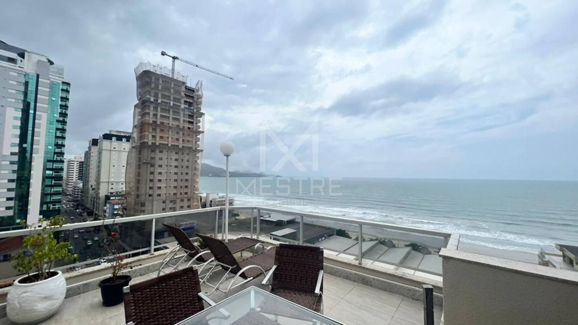 COBERTURA TRIPLEX MOBILIADA COM VISTA MAR NA MEIA PRAIA, ITAPEMA SC